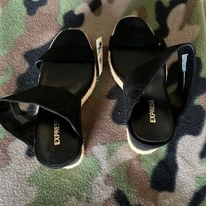 Black express wedges